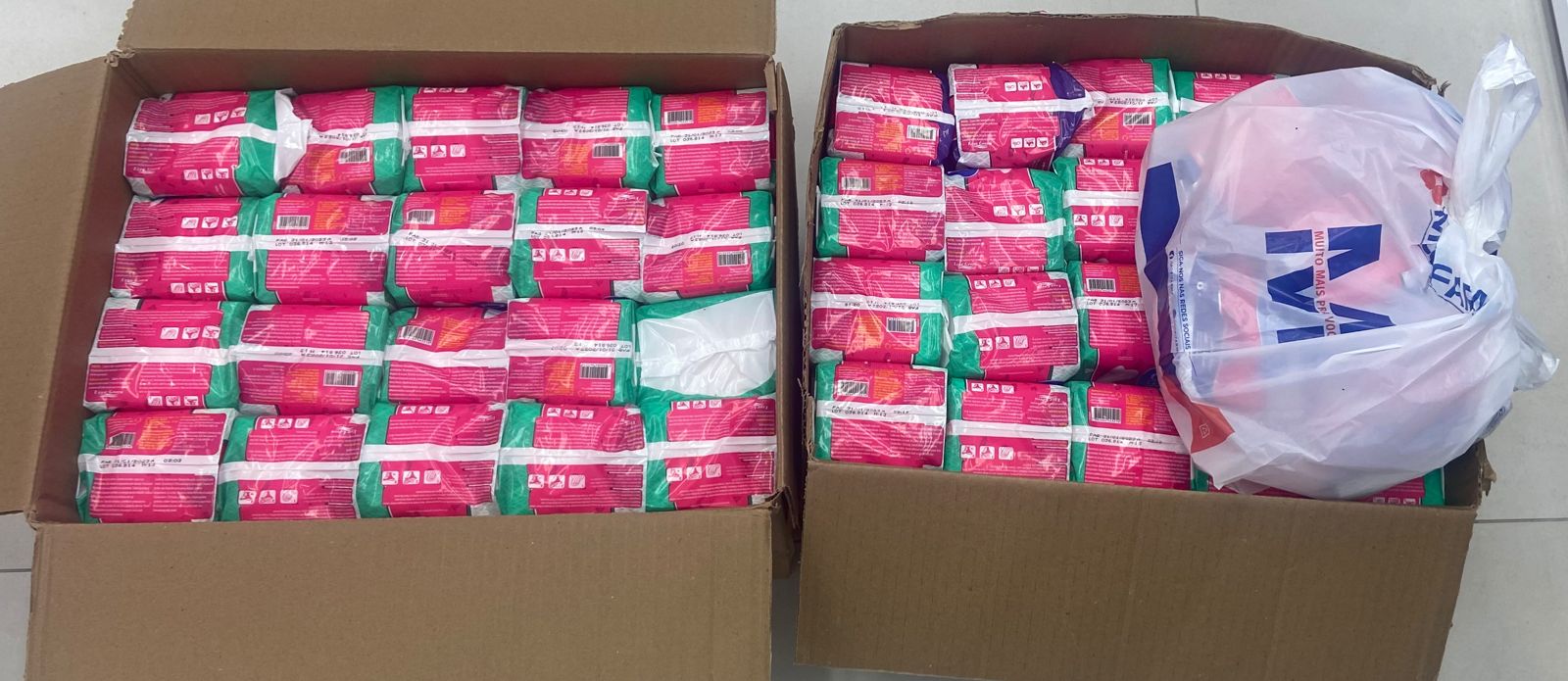 Foto: absorventes higiênicos arrecadados pelos calouros de Direito - Uniandrade.