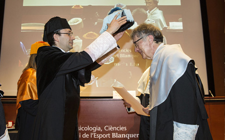 Howard Gardner recebeu,  em 2016, um doutorado honorário pela Universidade Ramon Llull. Foto: Universitat Ramom Llull.