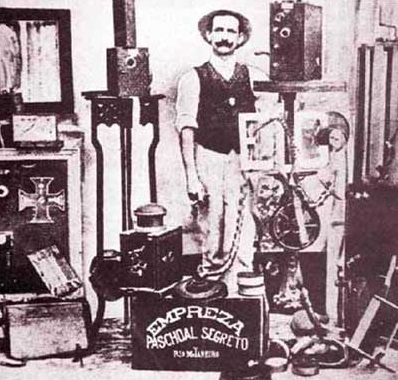 Afonso Segreto foi o primeiro cineasta a filmar imagens em movimento no Brasil, em 1898. Foto: Brasiliana Fotográfica.