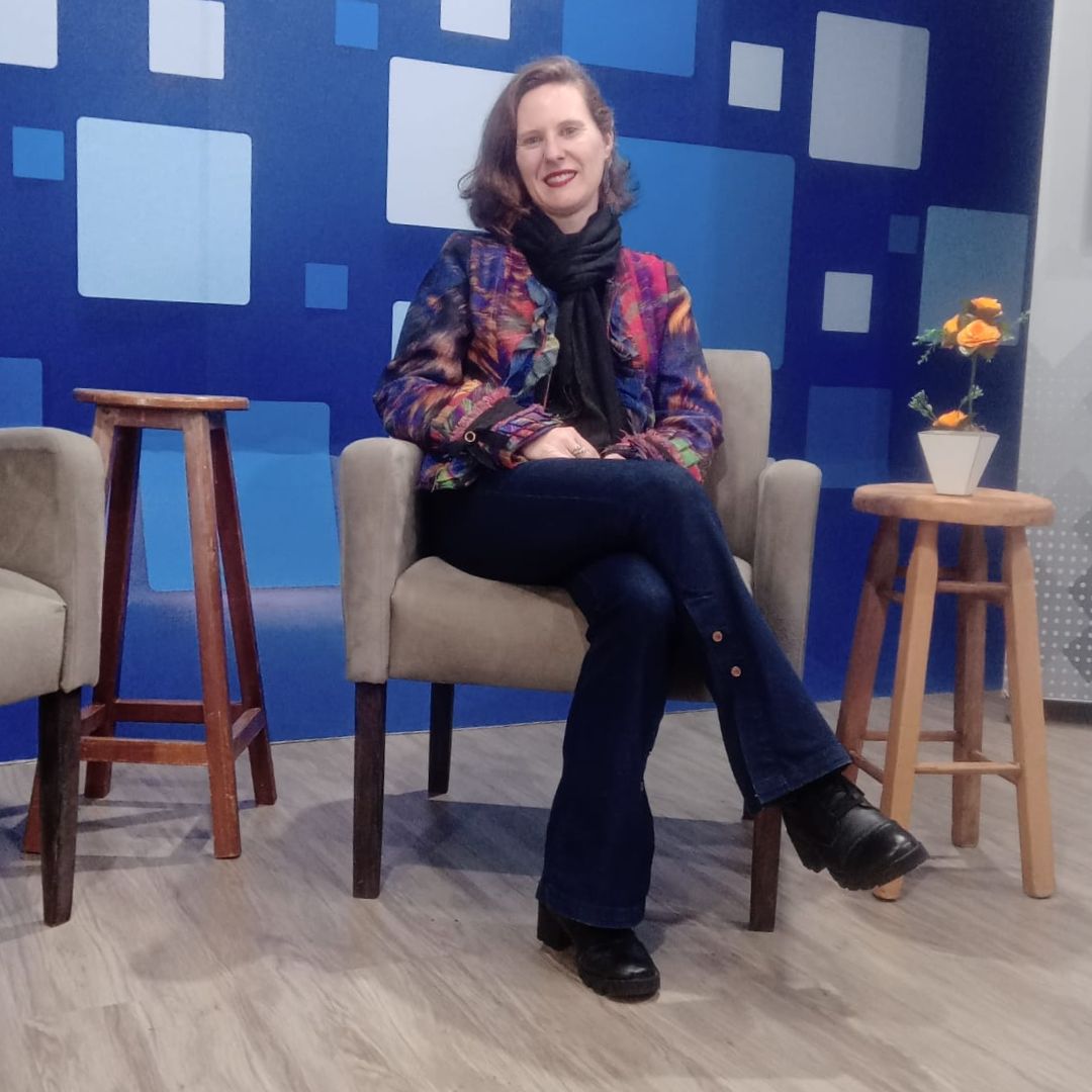 Vanessa Cremonese de Medeiros em entrevista, na Uniandrade.
